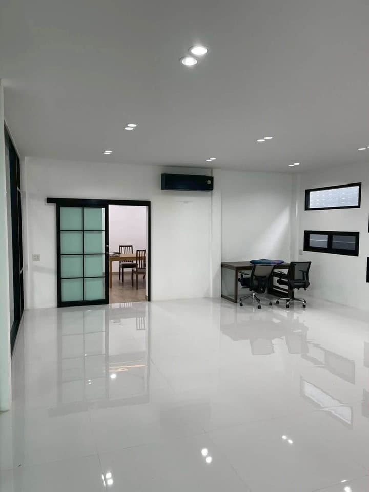 ให้เช่าโกดังพรีเมียมรีโนเวทใหม่ พร้อมออฟฟิศ 2 ชั้น ราชพฤกษ์ – สวนผัก ซอย 5 - ภาพที่ 3 จาก 12