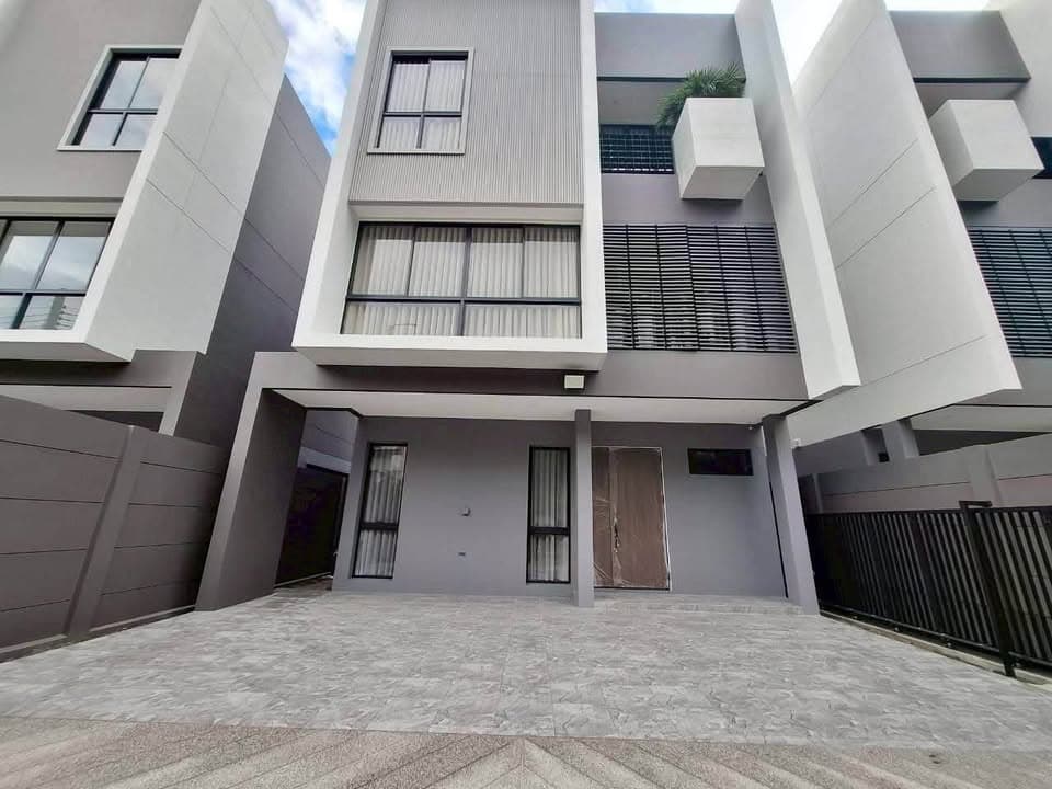 ให้เช่าบ้านเดี่ยว 3 ชั้น FEEL TOWN ลาดพร้าว 101 ใกล้ MRT - ภาพที่ 1 จาก 12