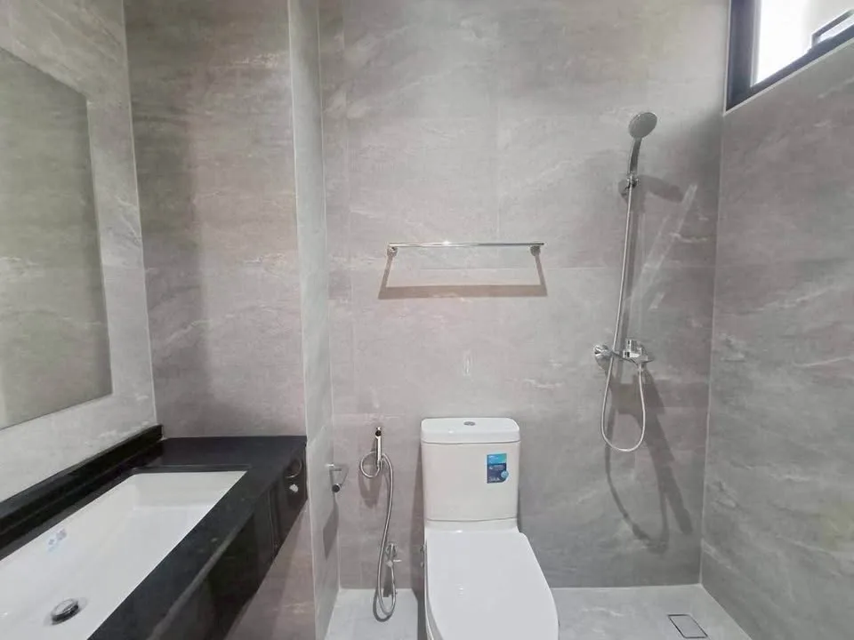 三层独栋别墅出租 FEEL TOWN Lat Phrao 101巷 近地铁 - 第 4 张,共 12 张