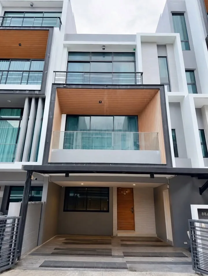 3-Storey Detached House for Rent, Nirvana Define, Krungthep Kreetha Tat Mai - image 2 of 12