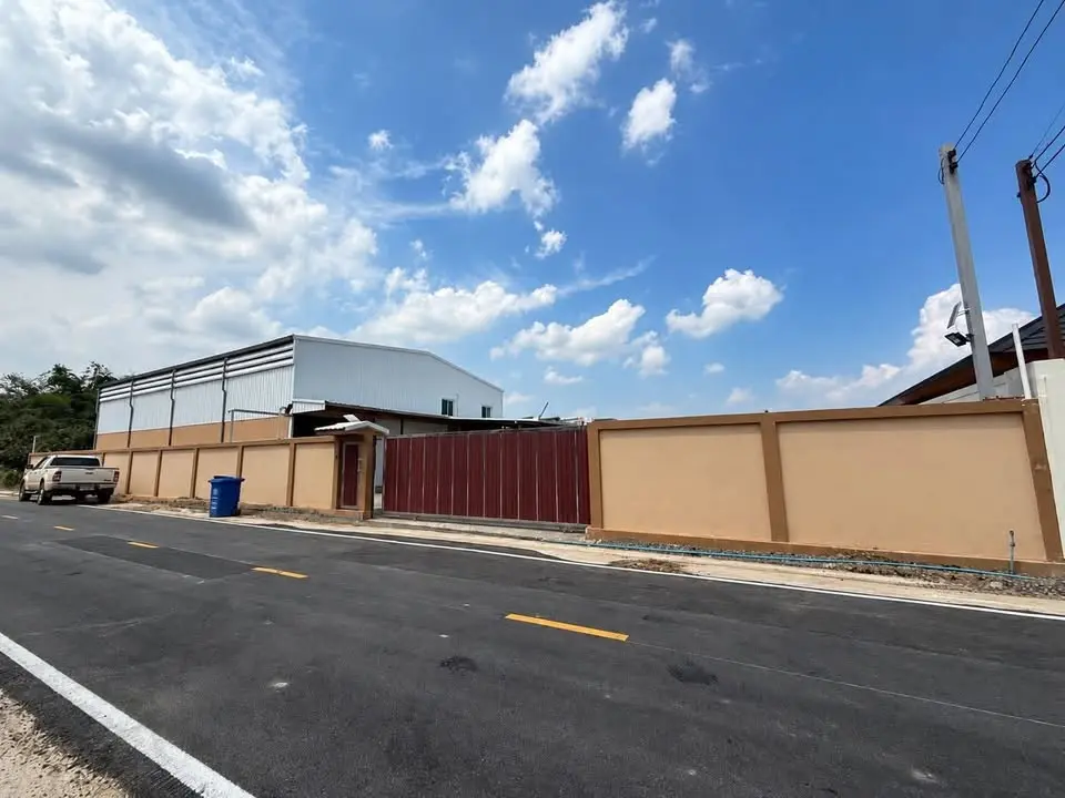 Warehouse with Offices and Accommodation for Rent in Soi Lam Pho, Bang Bua Thong - image 1 of 12