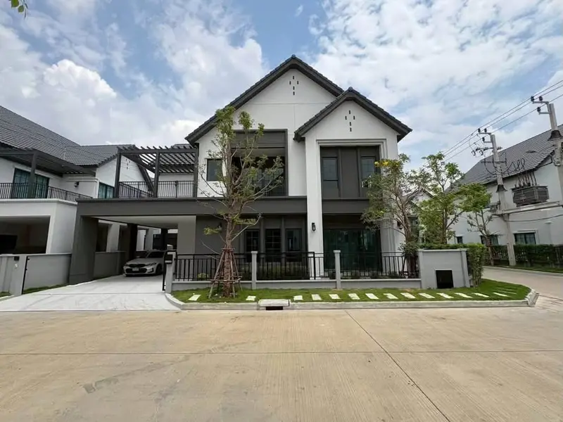Luxury Detached House for Rent at CENTRO BANGNA, 303 sqm, near Mega Bangna