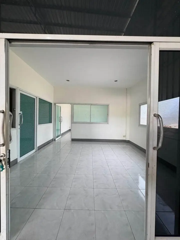 1,000 sqm Warehouse with Offices for Rent, Khlong 7, Khlong Luang, Pathum Thani - image 6 of 7