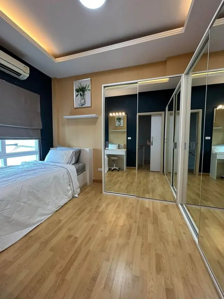3-Storey Townhome for Rent at Baan Klang Muang S-Sense Rama 9-Lat Phrao - image 9 of 12