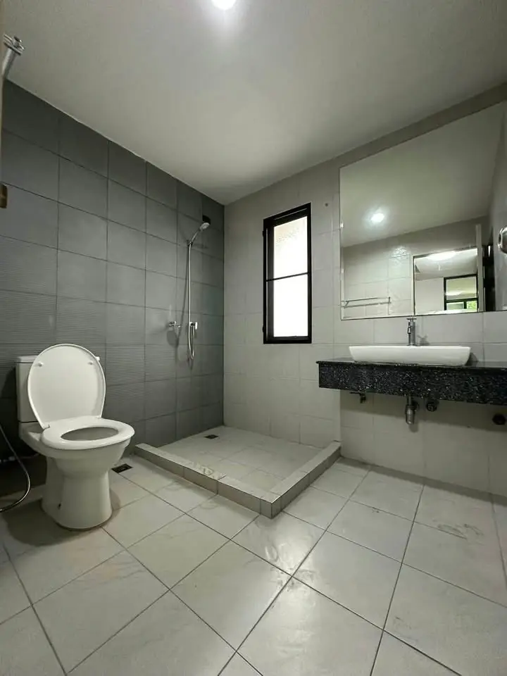 4-Storey Townhome for Rent at Areeya Mandarina, On Nut 39 - image 10 of 12