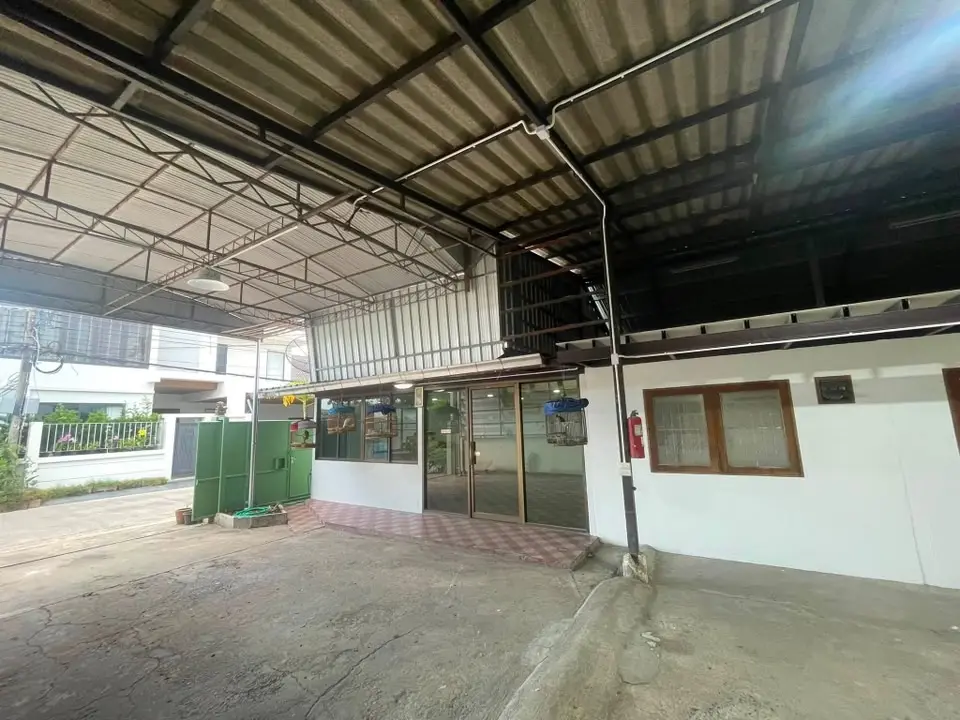 Warehouse with Office for Rent, Soi On Nut 61, Prawet, Bangkok - image 4 of 12