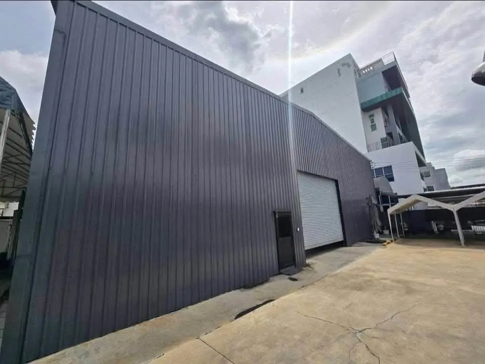 500 Sq.m. Warehouse with Office for Rent on Krungthep Kreetha Road - image 1 of 8