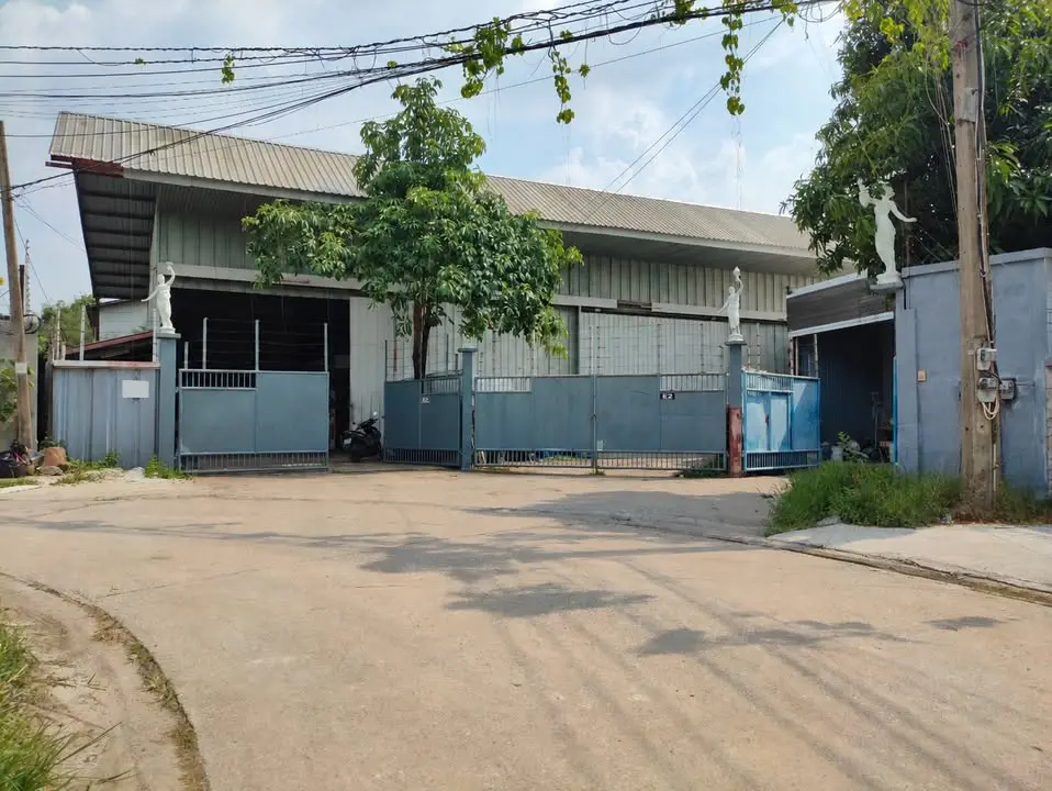 ให้เช่าโกดังพร้อมออฟฟิศชั้นลอย ถนนรามอินทรา 250 ตร.ม. - ภาพที่ 2 จาก 6