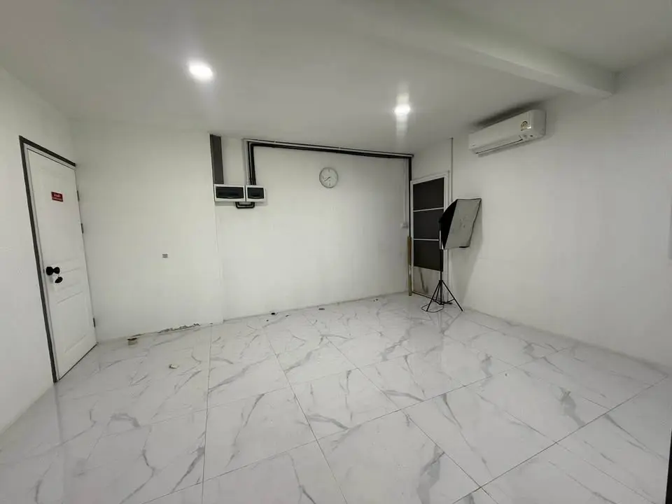 Warehouse with Offices and Accommodation for Rent in Soi Lam Pho, Bang Bua Thong - image 3 of 12