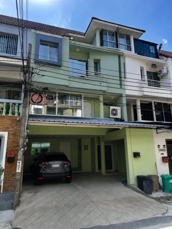 四层商住办公楼出租 320 平方米 Sinthanee Lat Phrao 80 近地铁 Lat Phrao 83 站 - 第 1 张,共 12 张