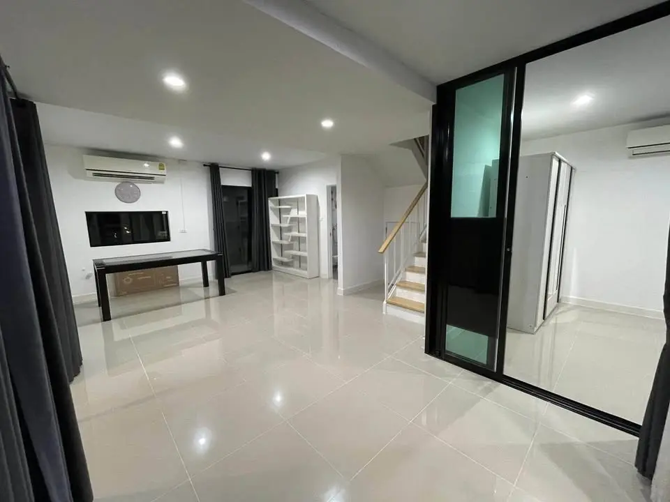 2-Storey Detached House for Rent at Areeya Como, Wongwaen-Ramintra - image 3 of 12