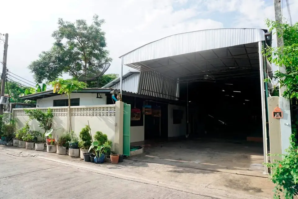 Warehouse with Office for Rent, Soi On Nut 61, Prawet, Bangkok - image 2 of 12
