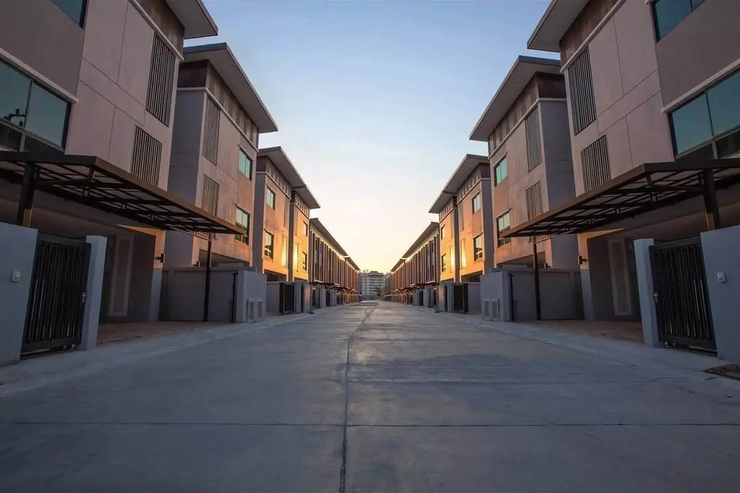 3-Storey Corner Townhome for Rent at SIRIHOUSE Ratchada 18 - image 2 of 12