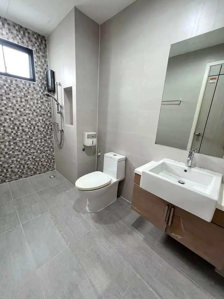 Corner 3-Storey Townhome with 3+1 Bedrooms for Rent at Sirihouse Ratchada 18 - image 10 of 12