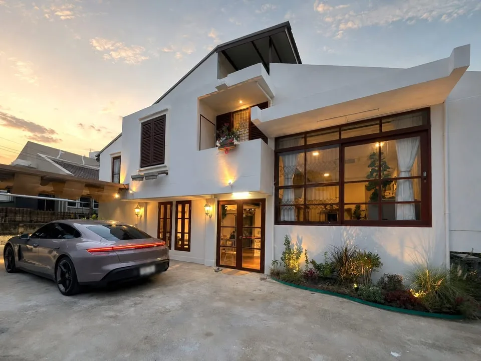 ให้เช่าบ้านเดี่ยว 5 ห้องนอน ตกแต่งสไตล์ยุโรป รัชดานิเวศน์ - ภาพที่ 1 จาก 12