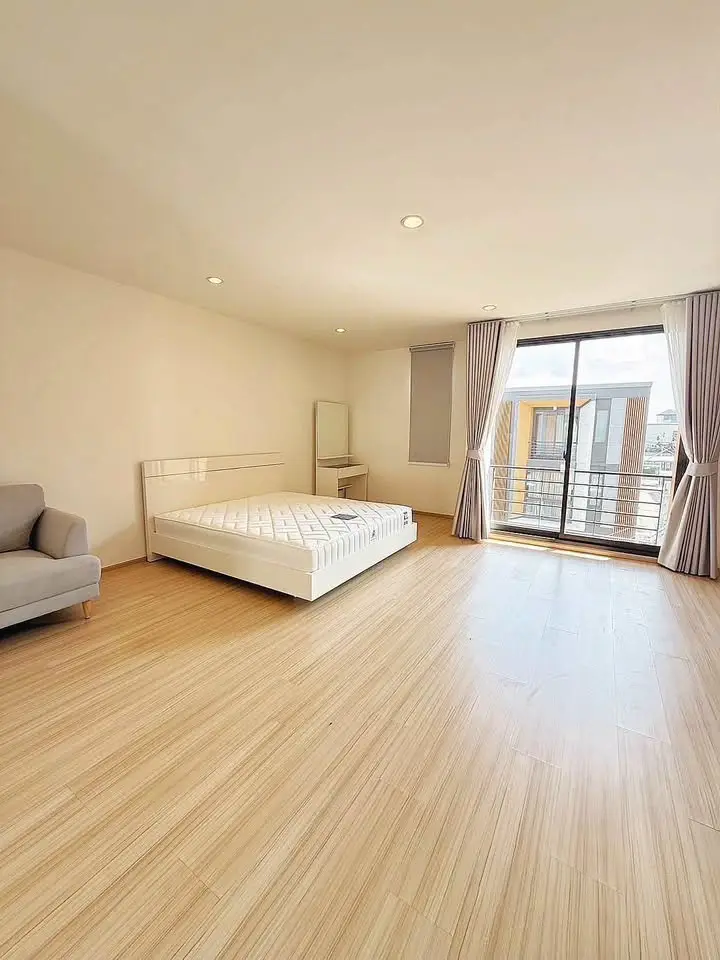 ให้เช่าทาวน์โฮม 3.5 ชั้น SHIZEN พัฒนาการ 32 หลังมุม 210 ตร.ม. - ภาพที่ 5 จาก 12