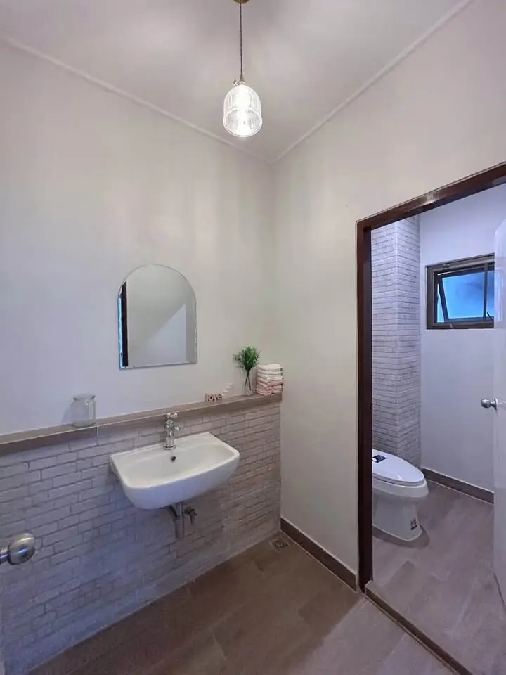Pet-Friendly Detached House for Rent at Soi Phueng Mi 1, Bang Chak, 300 sqm - image 4 of 12