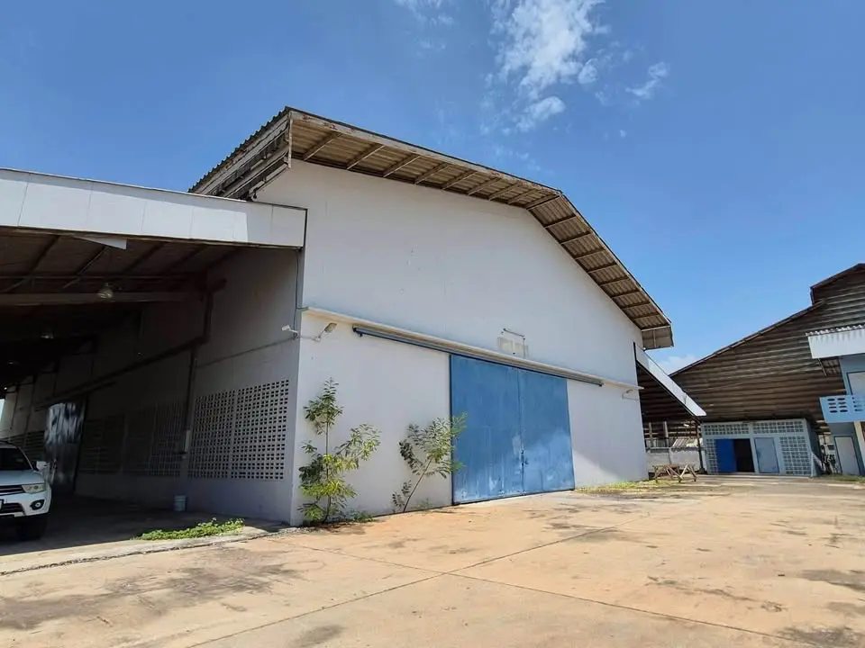 Factory and Warehouse with Office for Rent on 3 Rai, Phraya Suren 41 - image 1 of 6
