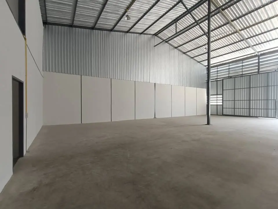 Warehouse Units for Rent in Lam Luk Ka Khlong 5, with Mezzanine Office Options - image 10 of 11