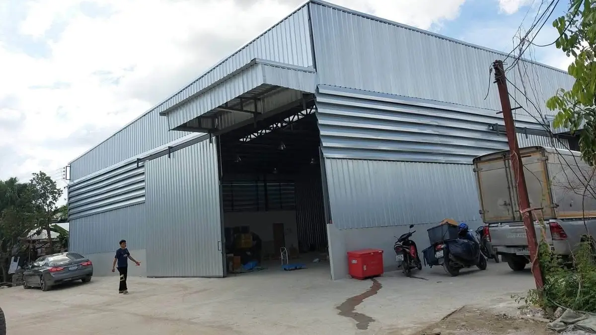820 sqm Warehouse with Office for Rent, Phraya Suren 27, Ram Intra - Khlong Sam Wa - image 1 of 4