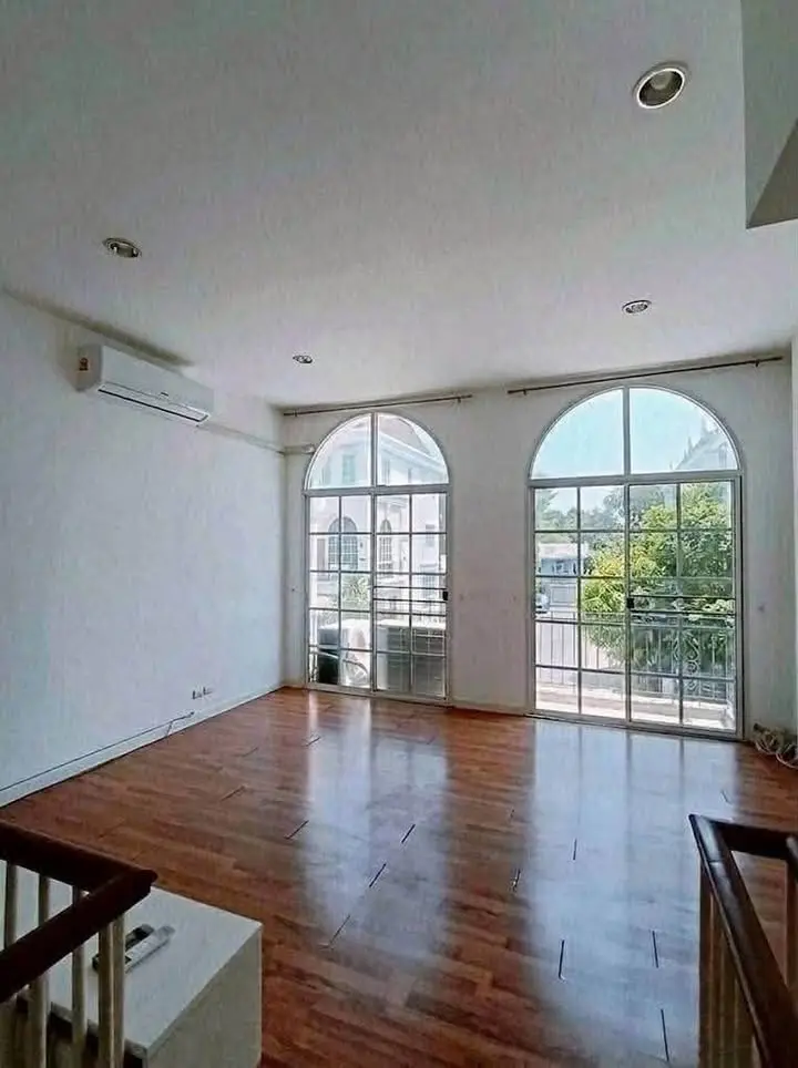 3-Storey Townhouse for Rent at Plus City Park, Rama 9-Hua Mak 23 - image 7 of 12