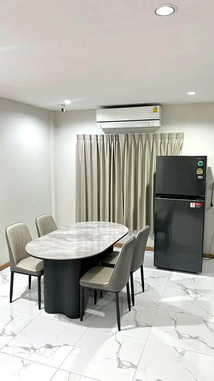 Corner 3-Storey Townhome with 3+1 Bedrooms for Rent at Sirihouse Ratchada 18 - image 6 of 12