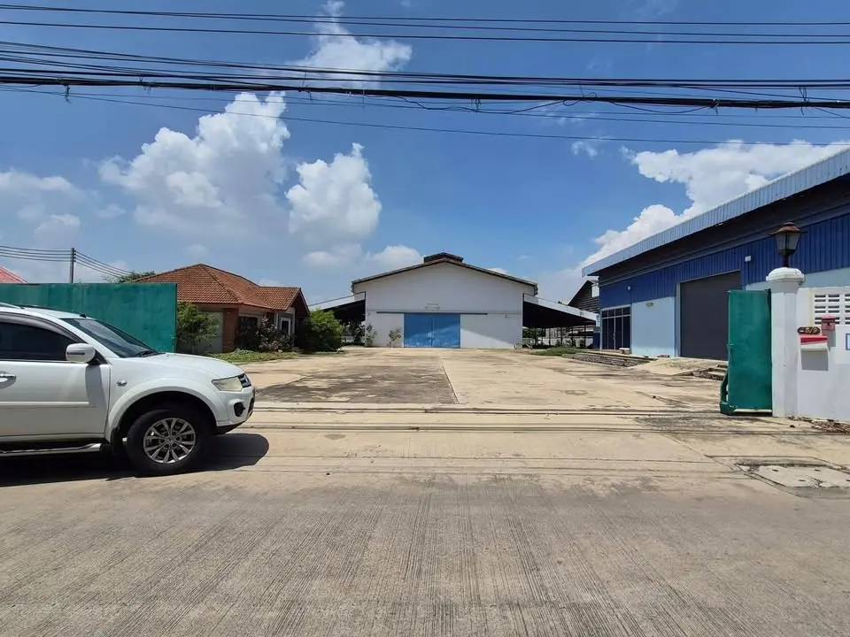 Factory and Warehouse with Office for Rent on 3 Rai, Phraya Suren 41 - image 3 of 6