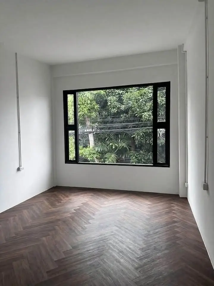 ให้เช่าทาวน์โฮม 2 ชั้น รีโนเวทใหม่ สไตล์ Mid-Century อินทามระ 3 สะพานควาย 140 ตร.ม. - ภาพที่ 3 จาก 5