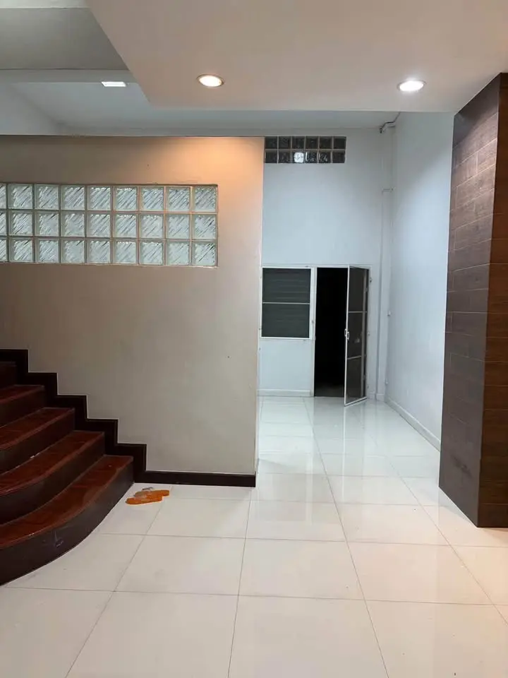 Home Office for Rent on Sukhumvit 93, On Nut-Bang Chak, 250 sqm - image 7 of 12