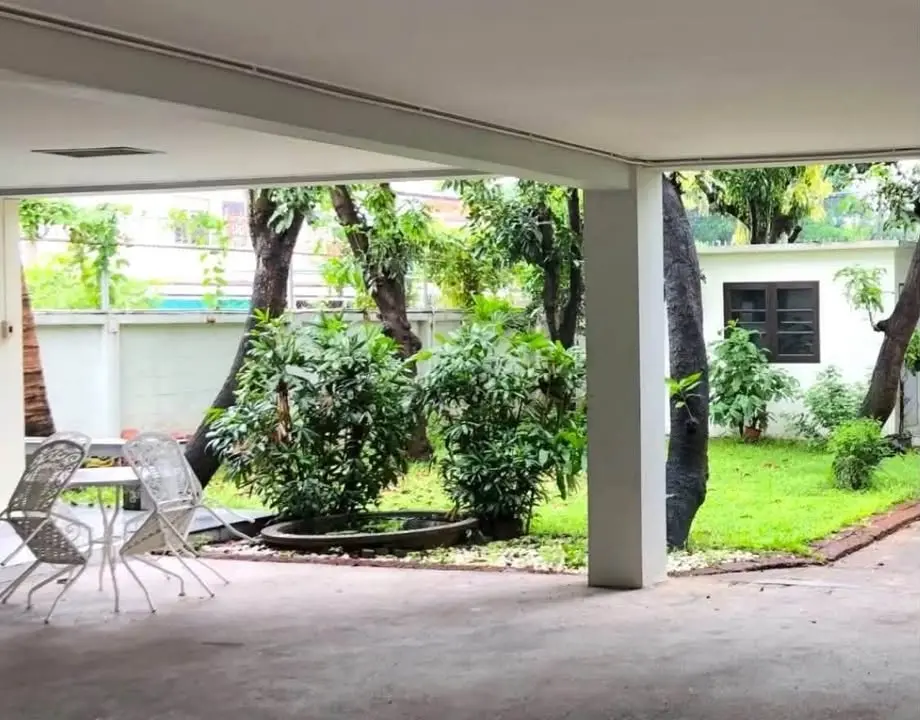 Pet-Friendly Detached House for Rent at Soi Phueng Mi 1, Bang Chak, 300 sqm - image 2 of 12