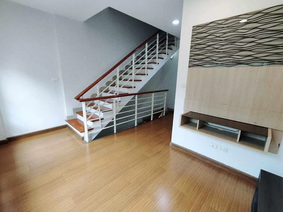 3-Storey Townhome for Rent, Baan Klang Muang The Paris, Krungthep Kreetha 7 - image 5 of 8