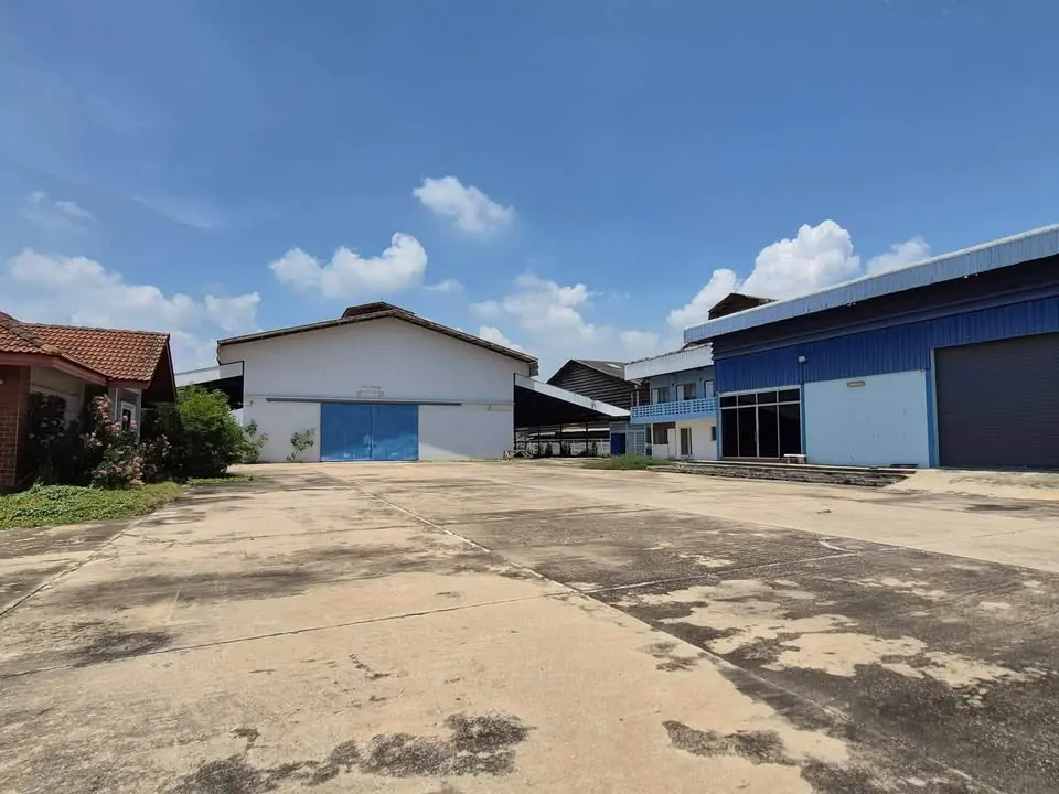 Factory and Warehouse with Office for Rent on 3 Rai, Phraya Suren 41 - image 2 of 6