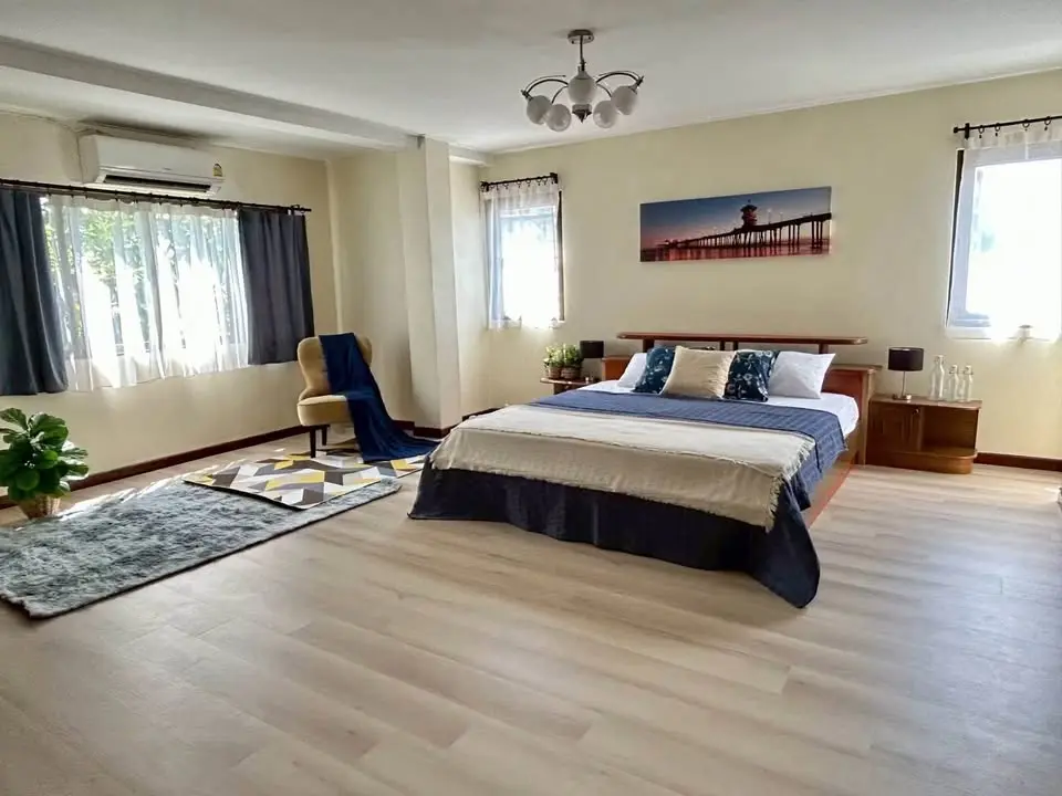 Pet-Friendly Detached House for Rent at Soi Phueng Mi 1, Bang Chak, 300 sqm - image 10 of 12