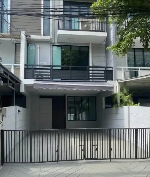 4-Storey Townhome for Rent at Areeya Mandarina, On Nut 39