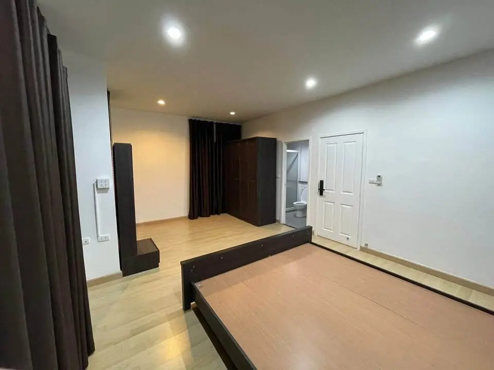 2-Storey Detached House for Rent at Areeya Como, Wongwaen-Ramintra - image 9 of 12