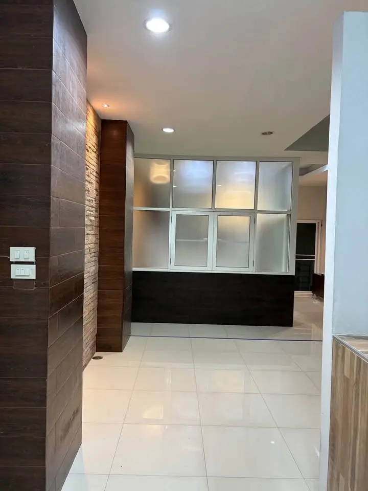 Home Office for Rent on Sukhumvit 93, On Nut-Bang Chak, 250 sqm - image 4 of 12