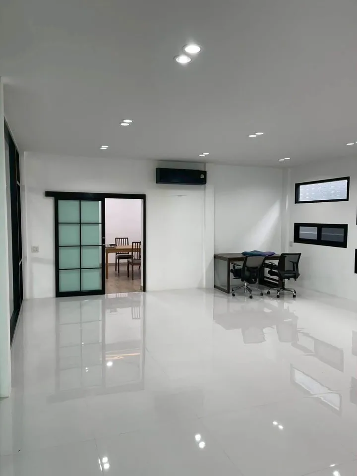 Premium Newly Renovated Warehouse for Rent with 2-Storey Office, Ratchaphruek – Suan Phak Soi 5 - image 3 of 12