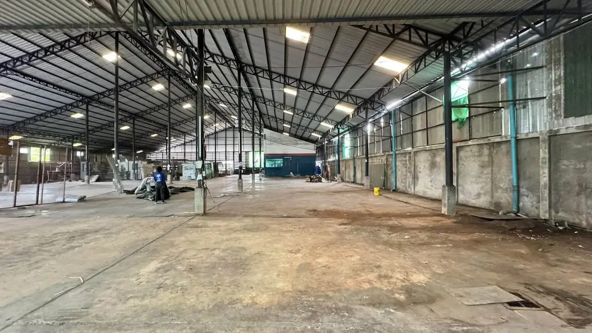 Warehouse for Rent on Thepharak Road, Two Options from 1,925 to 3,100 sqm - image 2 of 11