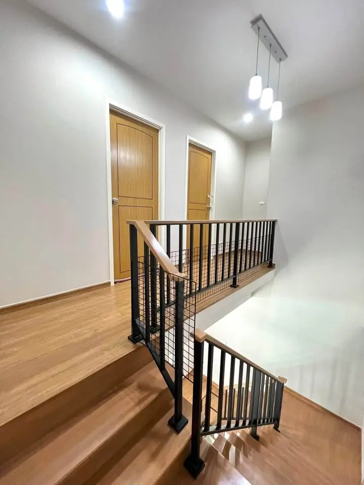 Corner 3-Storey Townhome with 3+1 Bedrooms for Rent at Sirihouse Ratchada 18 - image 11 of 12