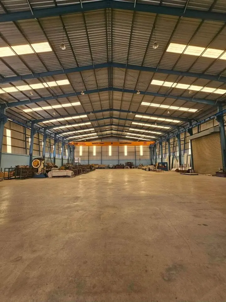 1,800 sqm Warehouse for Rent on Kanchanaphisek Ring Road, Lat Lum Kaeo - image 8 of 11