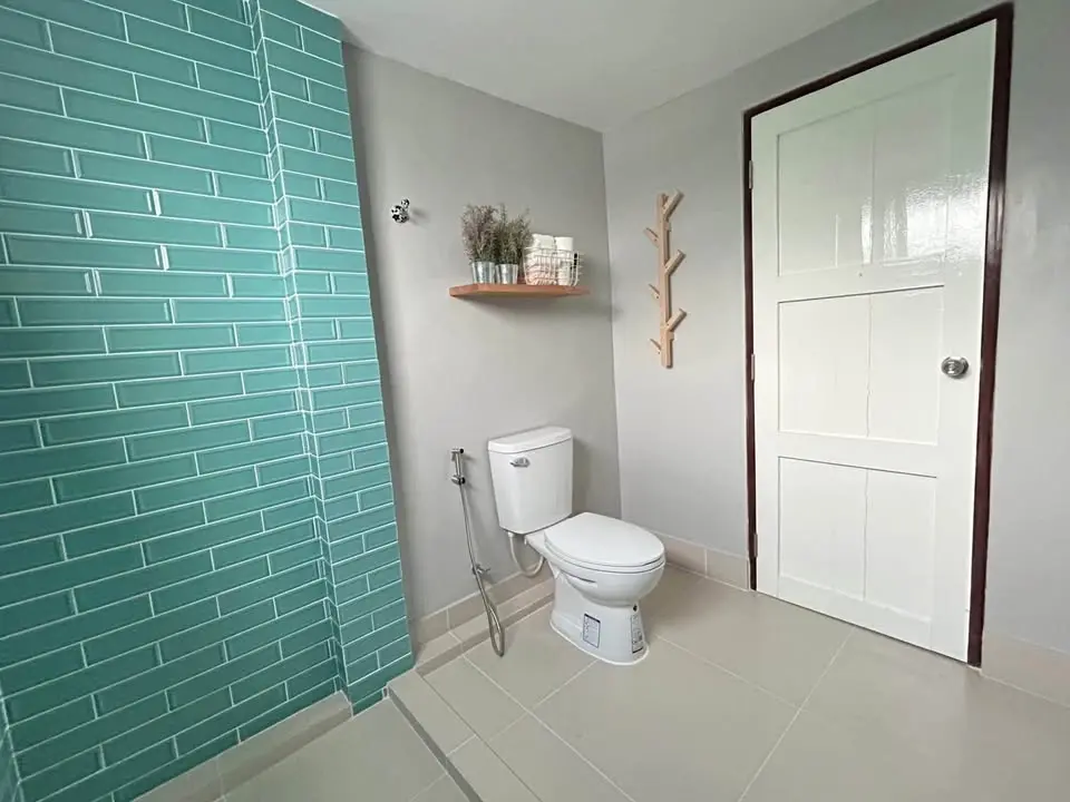 Pet-Friendly Detached House for Rent at Soi Phueng Mi 1, Bang Chak, 300 sqm - image 6 of 12