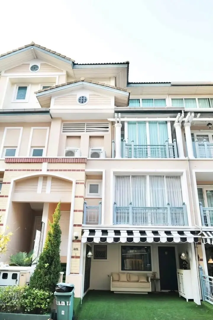 出售 / 出租 豪华联排别墅 4层 240平米 全屋家具 近 Central EastVille 与 The Crystal Park - 第 1 张,共 12 张