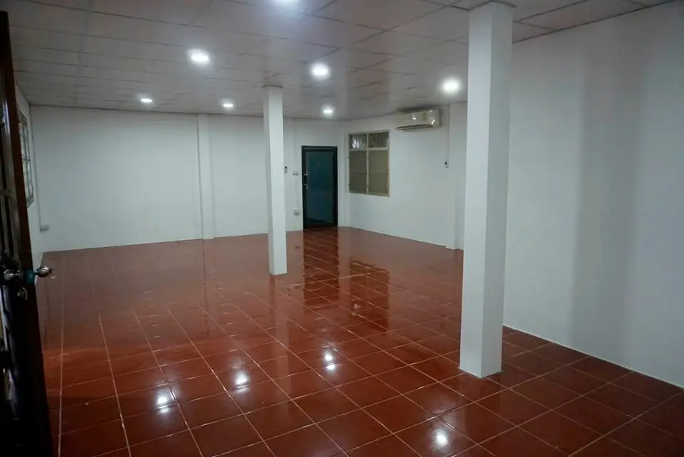 Warehouse with Office for Rent, Soi On Nut 61, Prawet, Bangkok - image 9 of 12