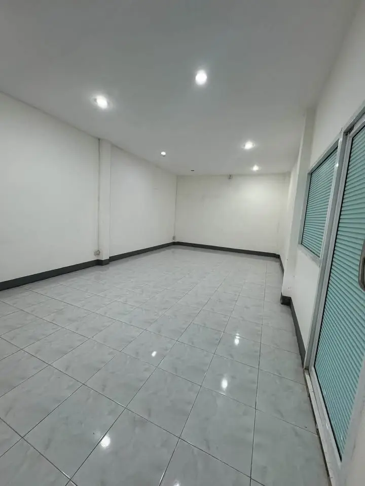 1,000 sqm Warehouse with Offices for Rent, Khlong 7, Khlong Luang, Pathum Thani - image 7 of 7