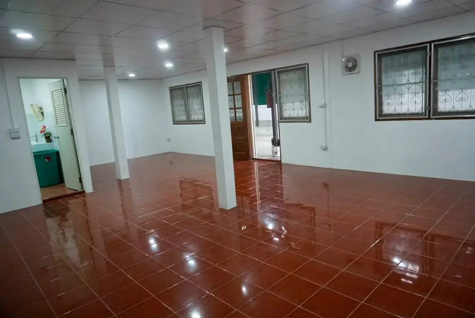 Warehouse with Office for Rent, Soi On Nut 61, Prawet, Bangkok - image 10 of 12