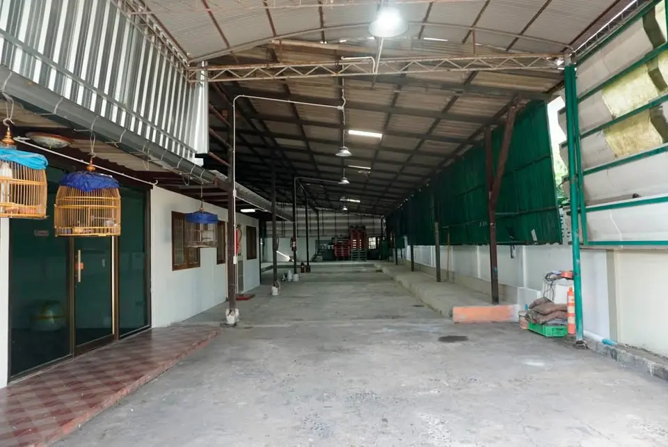 Warehouse with Office for Rent, Soi On Nut 61, Prawet, Bangkok - image 3 of 12