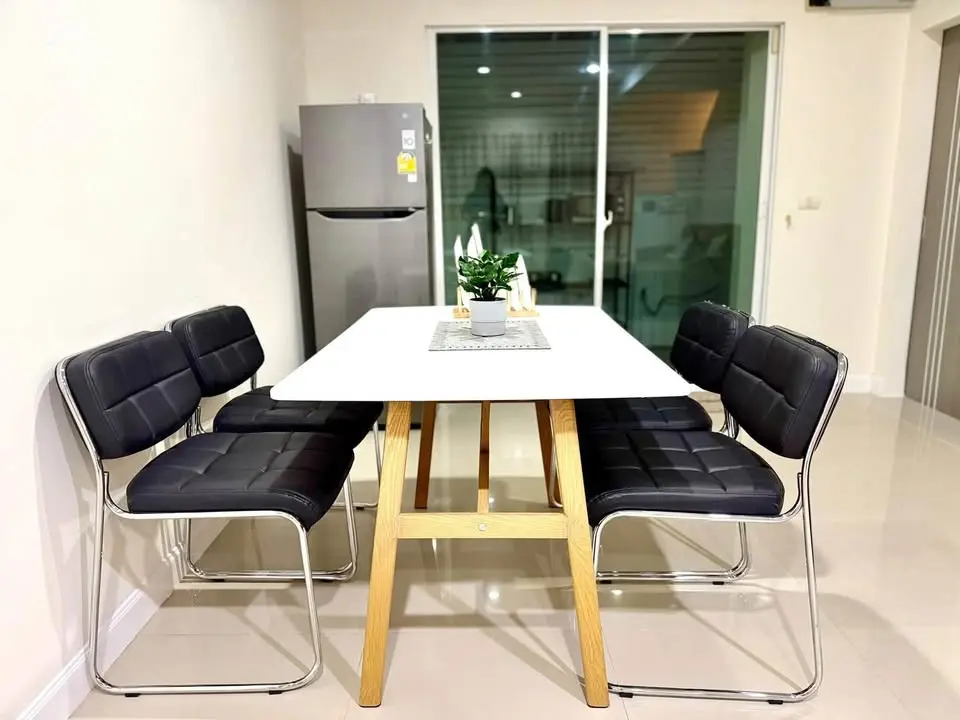 Renovated 3-Storey Townhouse for Rent at Metro Rama 9 near Stamford - image 8 of 10