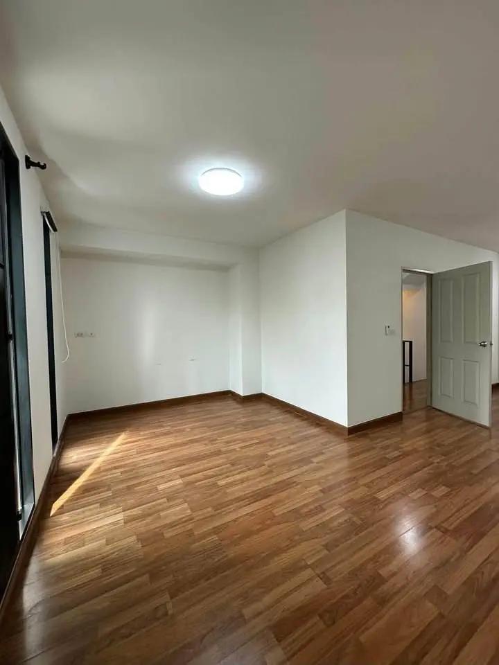 4-Storey Townhome for Rent at Areeya Mandarina, On Nut 39 - image 8 of 12