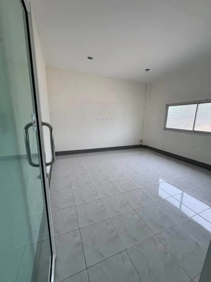 1,000 sqm Warehouse with Offices for Rent, Khlong 7, Khlong Luang, Pathum Thani - image 5 of 7