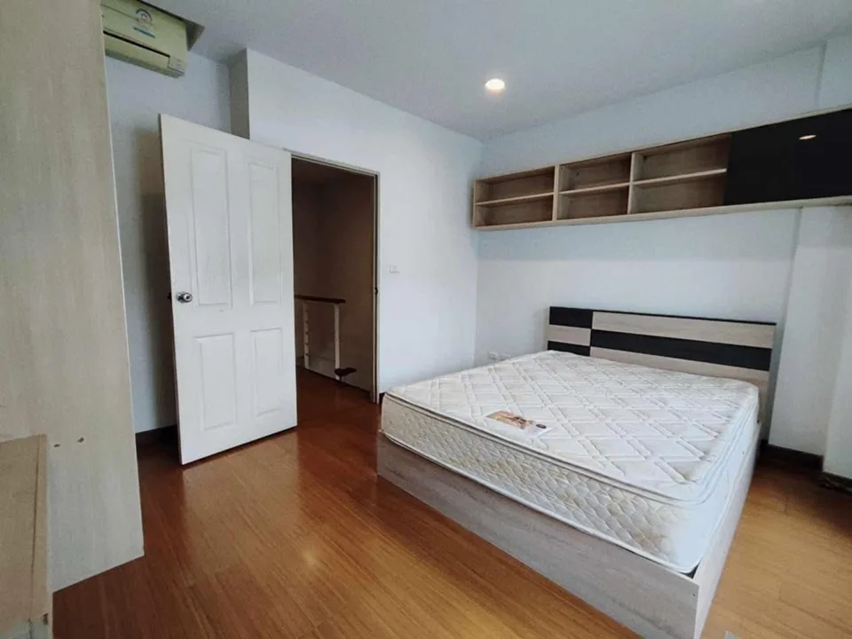 3-Storey Townhome for Rent, Baan Klang Muang The Paris, Krungthep Kreetha 7 - image 7 of 8